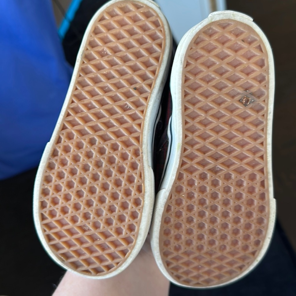 Vans - Picture 2 of 6